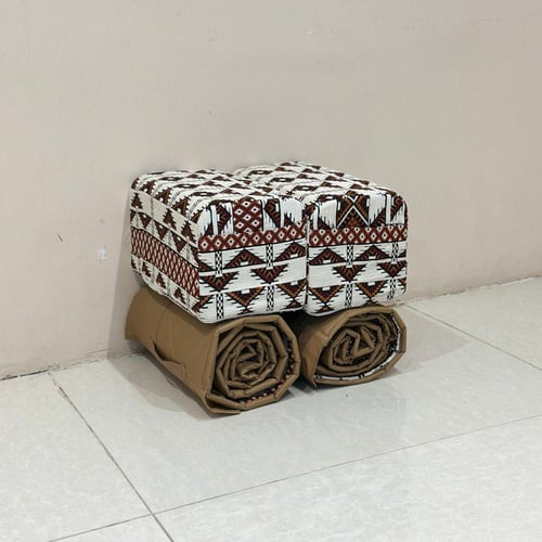 طقم جلسات ارضية مع 2 مراكي