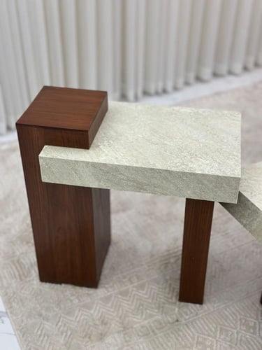 طقم طاولة ضيافة بني مع سطح بديل الرخام وسطح العلوي...