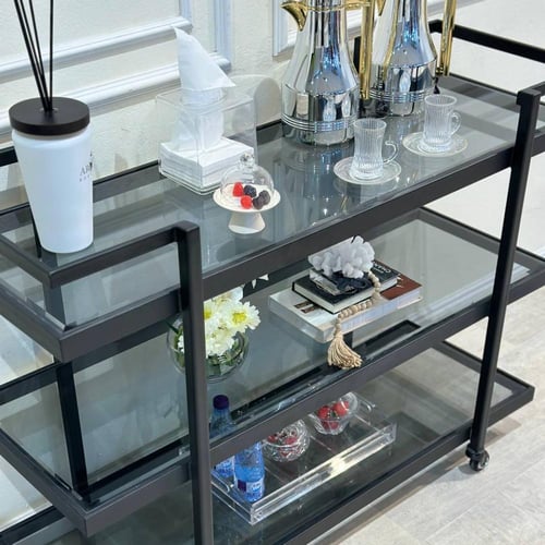 عربية تقديم 3 دور زجاج اسود