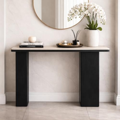 كونسول مدخل مودرن بسطح خشبي وقاعدة سوداء