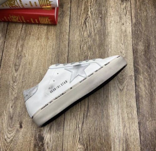 GOLDEN GOOSE