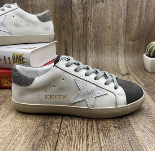 GOLDEN GOOSE