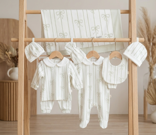 طقم مواليد بناتي 6 قطع ستايل أوروبي (0-3 شهور)