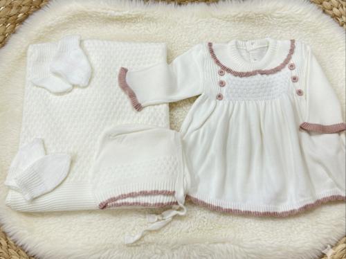 طقم تريكو بناتي 5 قطع من عمر 0 الى ثلاث اشهر الوان...