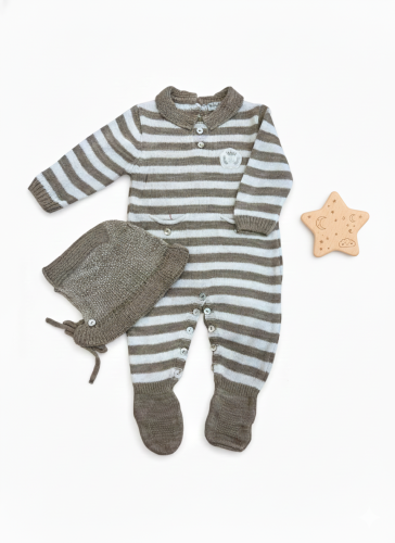 افرول بناتي مع طاقية بيج غامق مقاسات حتى عمر تسع ا...