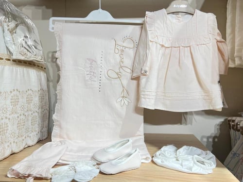 طقم فستان بناتي 6 قطع من عمر صفر الى ثلاث اشهر الو...