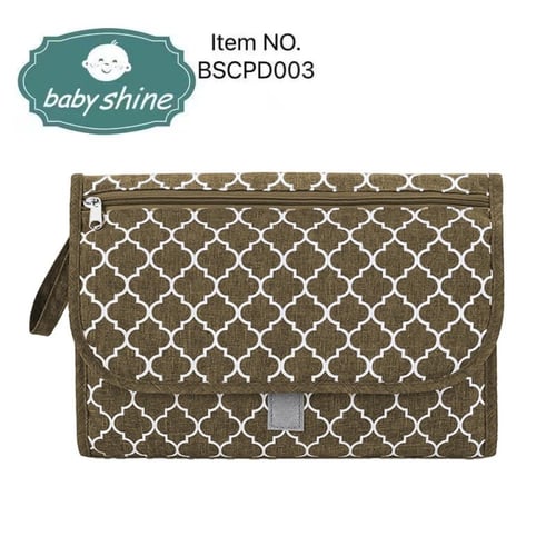 شنطة مستلزمات المولود مع مفرش غيار