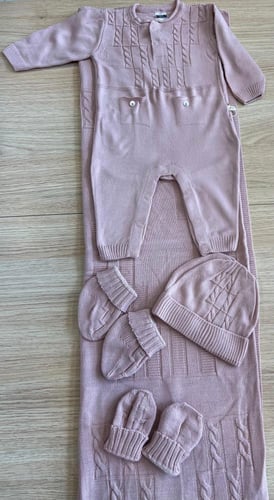 طقم مجموعة تريكو بناتي 5 قطع من عمر 0 الى 3 اشهر