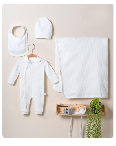 طقم مواليد مناسب للجنسين من عمر صفر الى ثلاث اشهر...