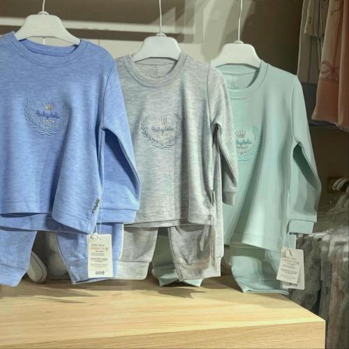 بيجاما للجنسين حتى عمر سنة الوان ازرق رمادي ومنت