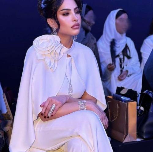 جمبسوت ابيض دانتيل