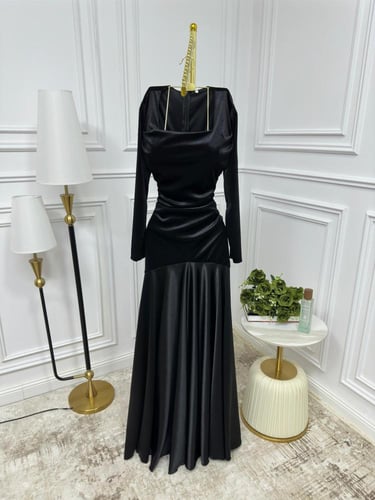 فستان اسود مخملي