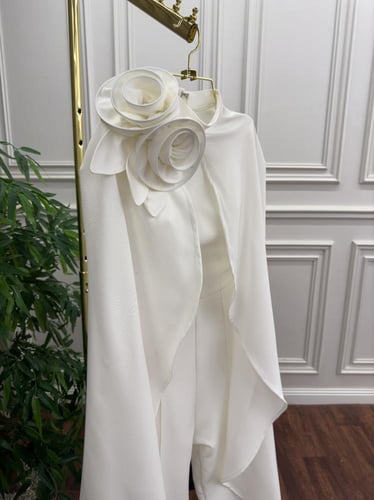 جمبسوت ابيض دانتيل