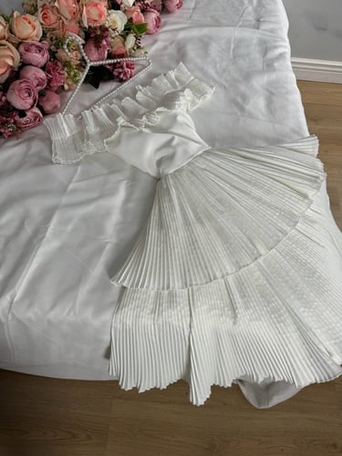 فستان ابيض مكسر