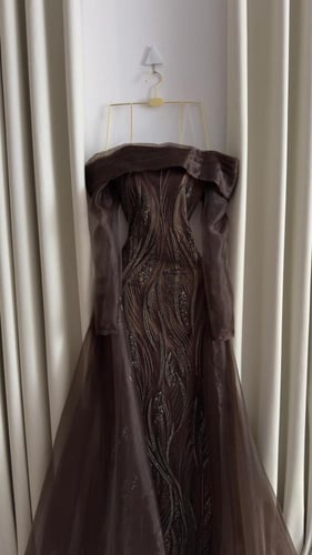 فستان سهره بني