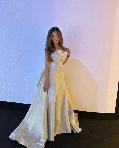 فستان سهره ابيض ورمادي وعنابي