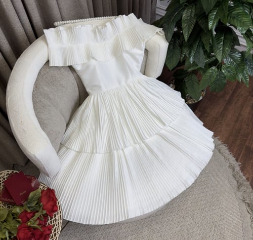 فستان ابيض مكسر