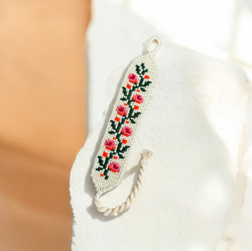 اسوارة مصنوعة يدويًا