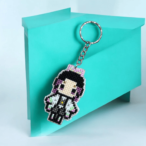 ميدالية شخصية shinobu kocho من انمي قاتل الشياطين