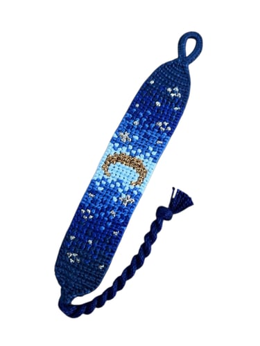 اسوارة مصنوعة يدويا