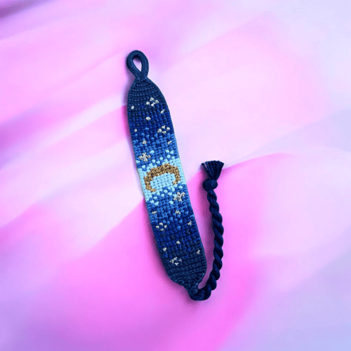 اسوارة مصنوعة يدويا