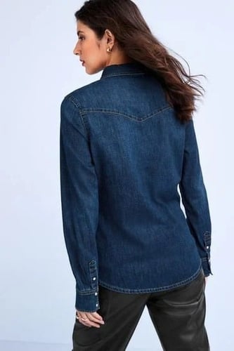 قميص ضيق طراز غربي