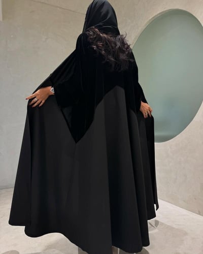 عبايه شتوي اسود 1311