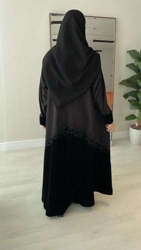 عبايه نص كلوش كريب مخمل 1016
