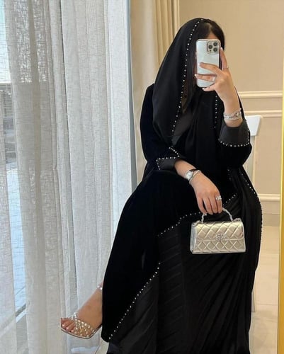 عبايه كلوش كسرات جوانب مخمل 1033