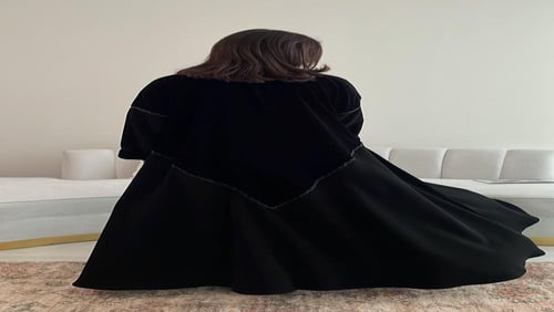 عبايه مخمل وكريب قصه نص كلوش 1020