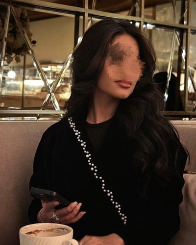 عبايه مخمل اسود قصه نص كلوش بشال اسود 1032