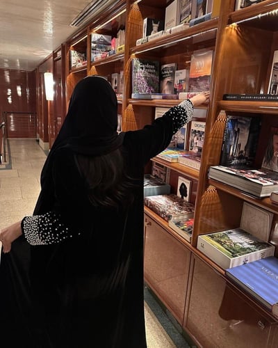 عبايه مخمل ب شك 1325