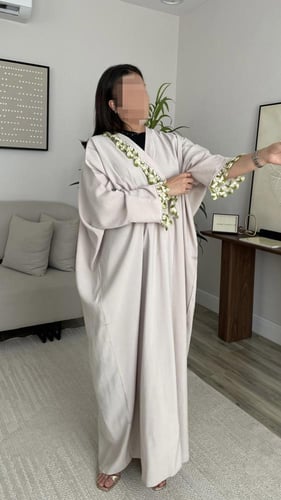 عبايه نص فراشه كريب حرير 1011