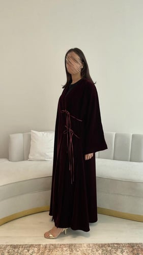 عبايه مخمل برغندي قصه كلوش لف 1028