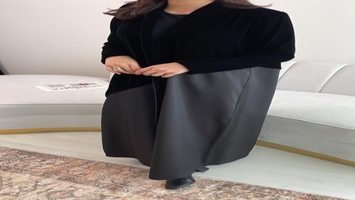 عبايه قصه A مخمل وتفته 1019