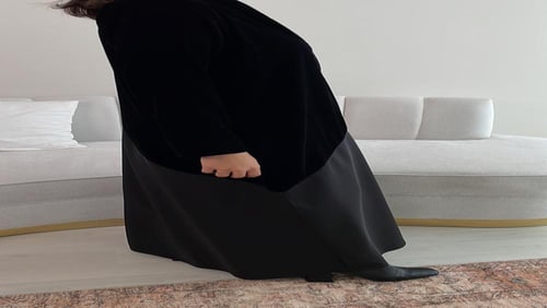 عبايه قصه A مخمل وتفته 1019