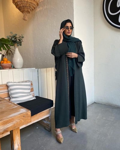 عبايه زيتي لف ب شك 1215