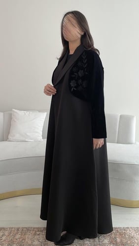 عبايه كريب ومخمل قصه نص كلوش 1030