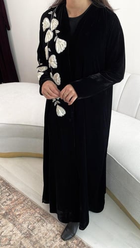 عبايه مخمل بشك 1023