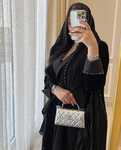 عبايه كلوش كسرات جوانب مخمل 1033