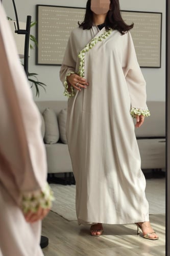 عبايه نص فراشه كريب حرير 1011
