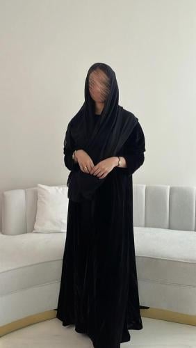 عبايه مخمل مخطط نص كلوش 1025