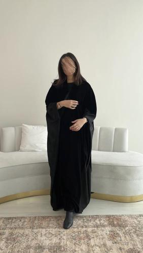 عبايه قصه بشت مخمل وكريب حرير 1029