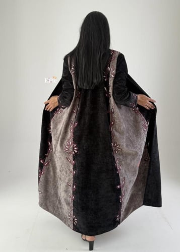 عبايه شتويه بتطريز 1367