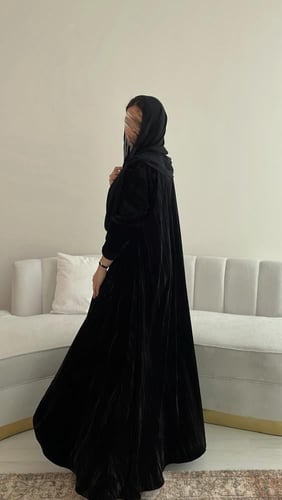 عبايه مخمل مخطط نص كلوش 1025