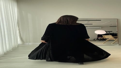 عبايه مخمل قصه A بكسرات تفته 1012