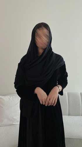 عبايه مخمل مخطط نص كلوش 1025