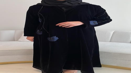 عبايه قصه A مخمل 1026