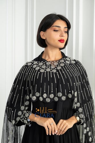 فستان سهرة أسود فاخر بتطريز فضي أنيق وكاب شيفون مز...