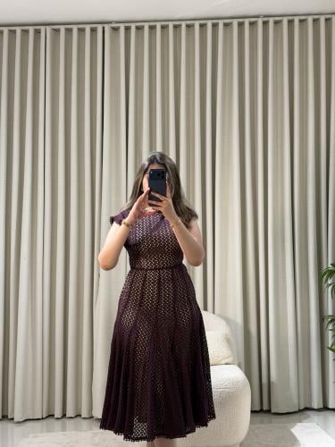 فستان قصير دانتيل بقصة واسعة أنثوية